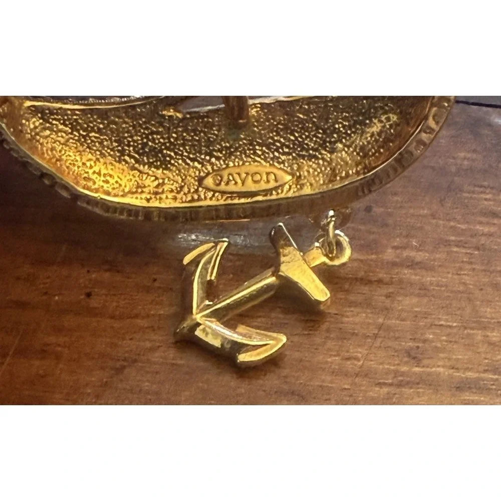 Vintage‎ Avon Signed Enamel Sailboat Brooch Pin Gold Tone Dangling Anchor Star